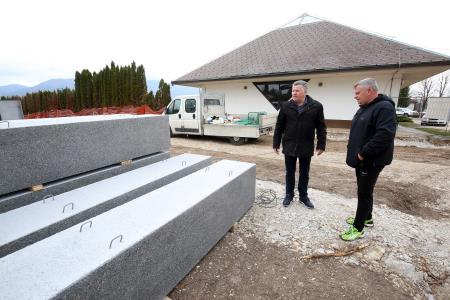 ŠIRITEV POKOPALIŠČA CERKNICA 05 FOTO LJUBO VUKELIČ